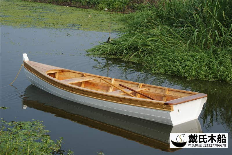 4米一头尖尖的小木船 欧式小型手划船